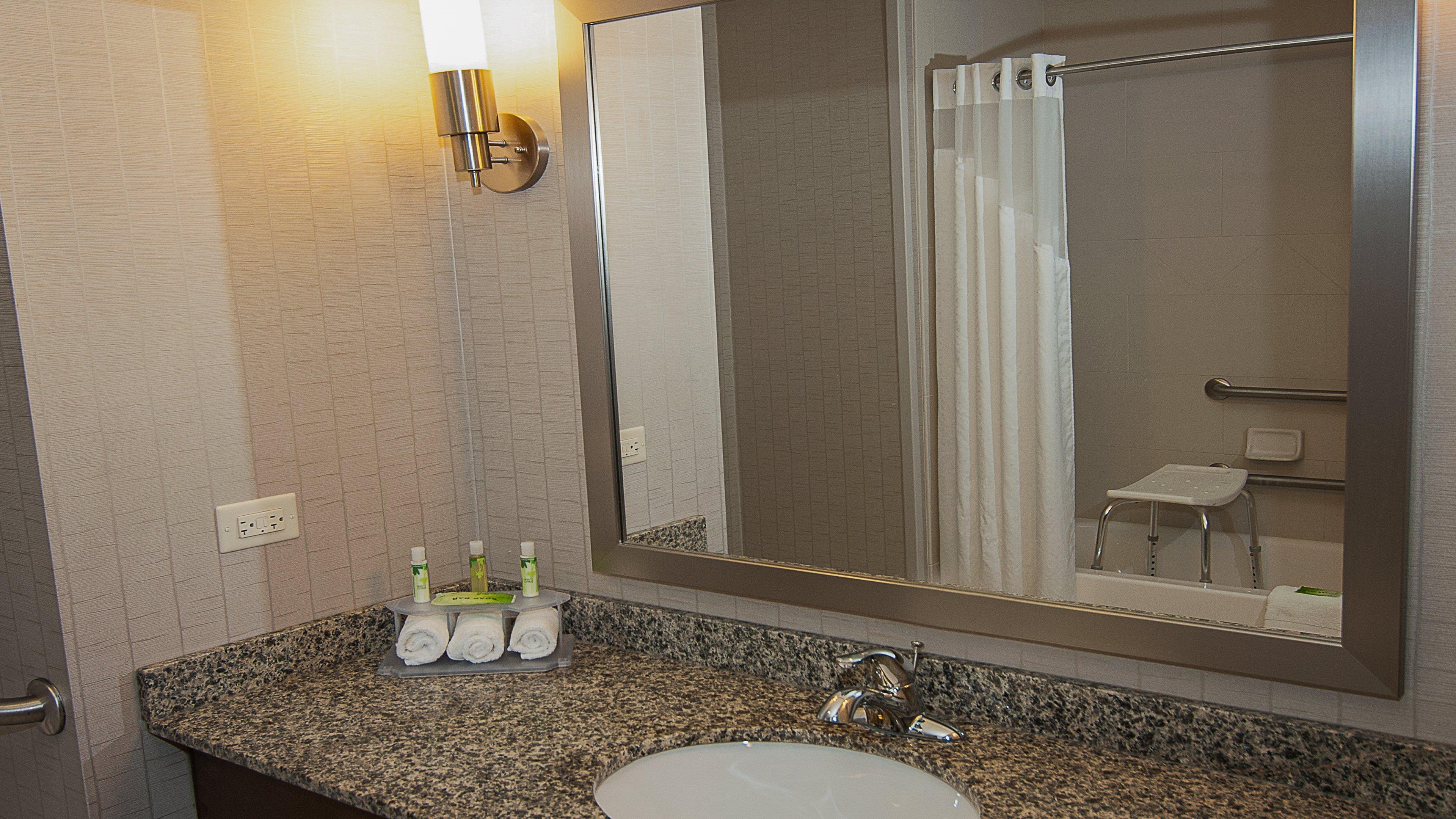 Holiday Inn Express Hotel & Suites Wichita Northeast By Ihg Esterno foto