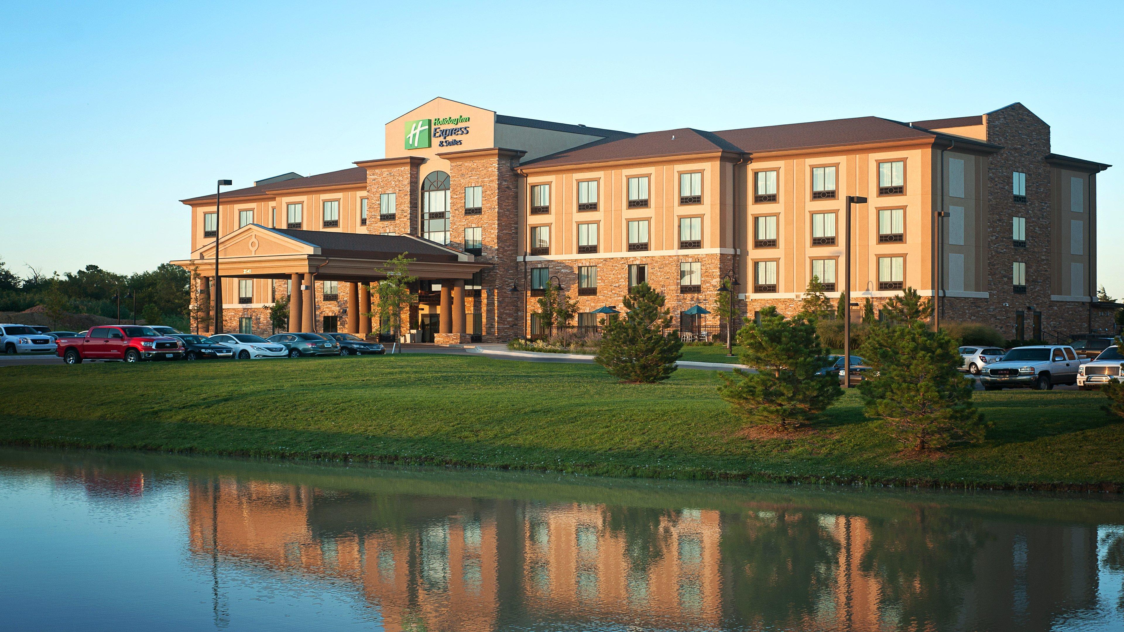 Holiday Inn Express Hotel & Suites Wichita Northeast By Ihg Esterno foto