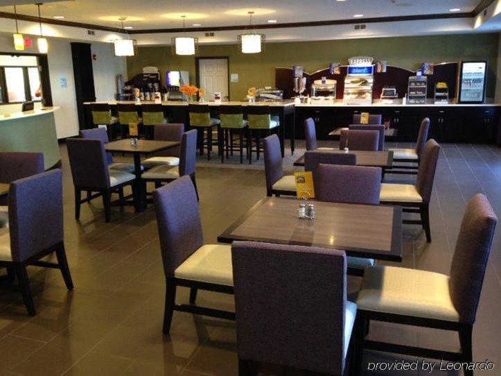 Holiday Inn Express Hotel & Suites Wichita Northeast By Ihg Esterno foto
