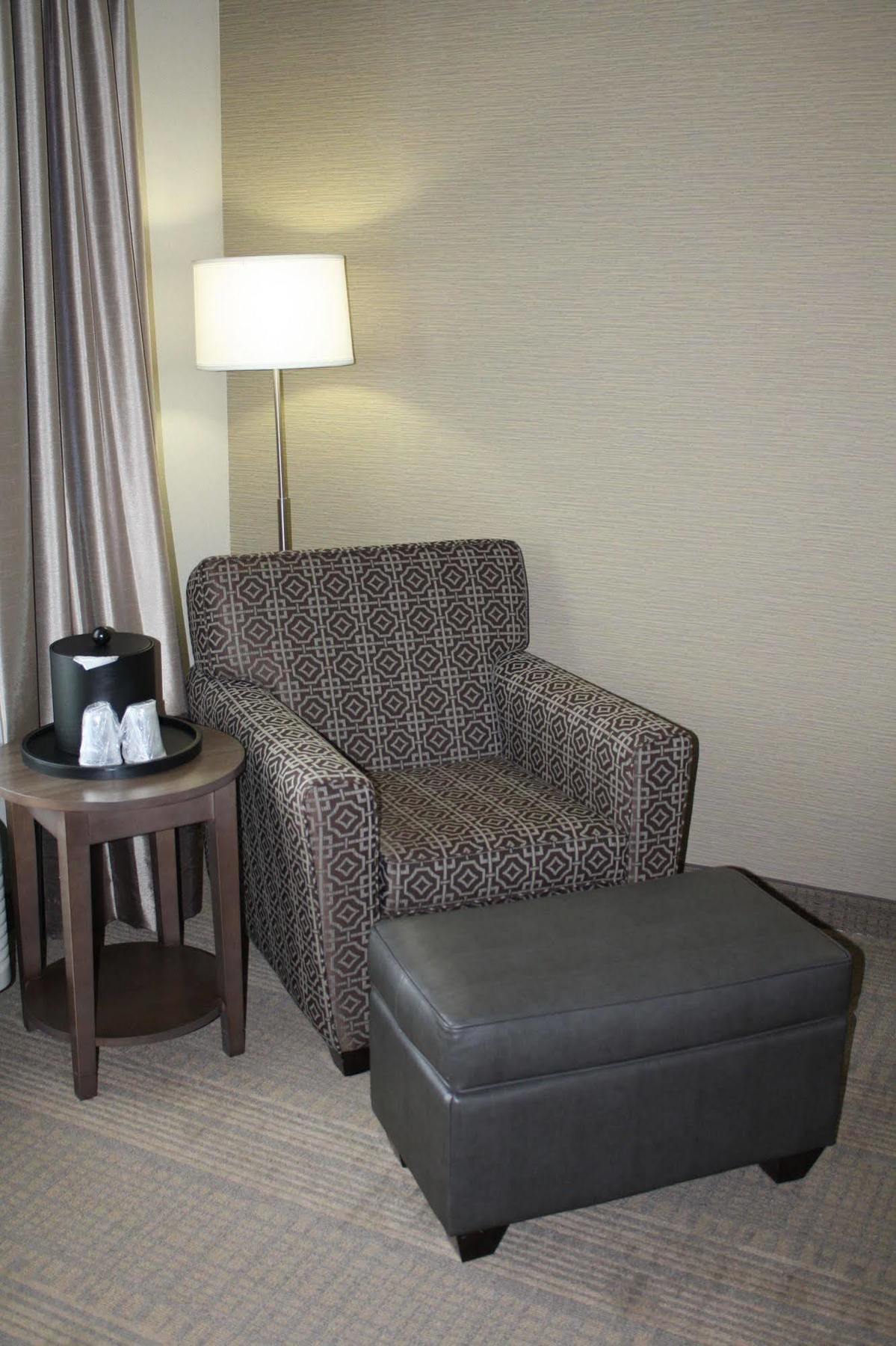 Holiday Inn Express Hotel & Suites Wichita Northeast By Ihg Esterno foto